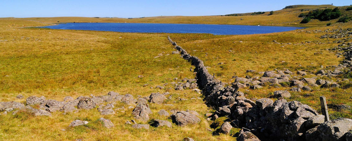 Pat on stock - Fotolia.com Lac de St Andéol
