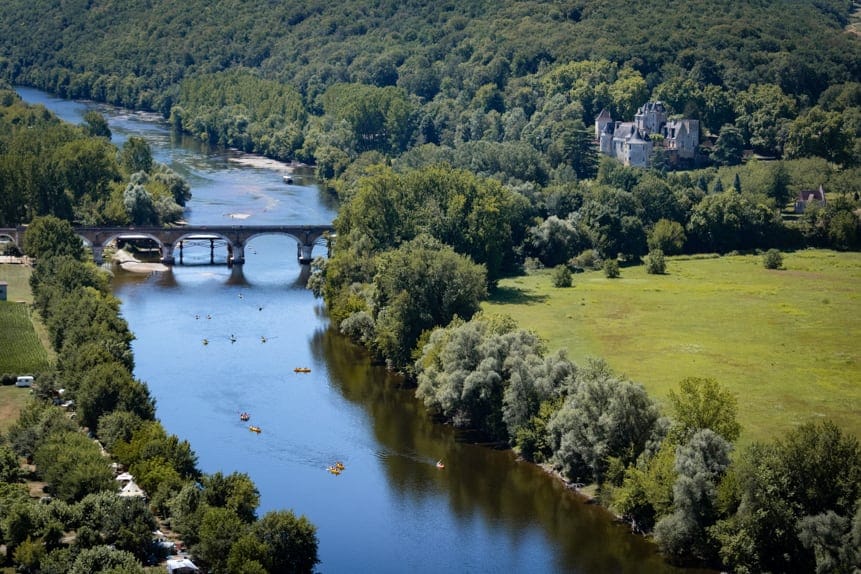 Vue sur le château et le pont de Beynac-et-Cazenac